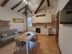 Dapur atau dapur kecil di Int 4 - Suite Edoardo by Residence San Luca