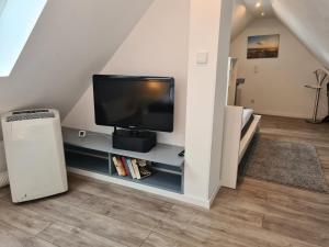 Μια τηλεόραση ή/και κέντρο ψυχαγωγίας στο Apartmenthaus Çelik Bielefeld Süd Senne