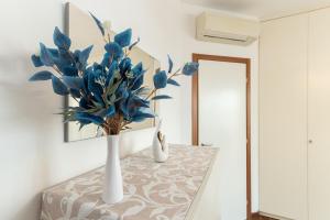 A bed or beds in a room at Nest of Elegance - 5 minuti dalla stazione -