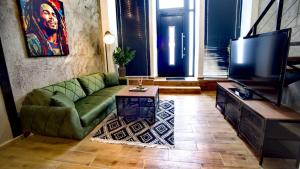 TV a/nebo společenská místnost v ubytování Narnia LOFT