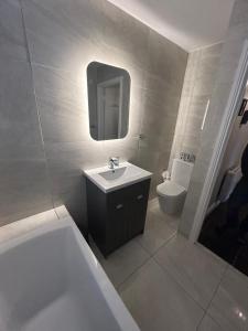 Ванна кімната в Castlejane Apartment