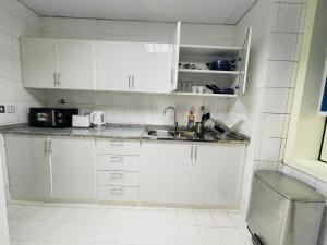 Kuchyň nebo kuchyňský kout v ubytování SG Homes