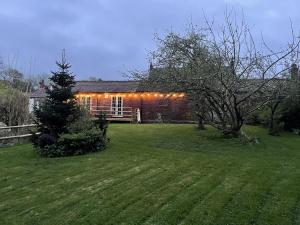 een huis met lichten aan de voorkant van een tuin bij Charming 1-Bed Apartment in Alfreton in Alfreton