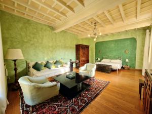 a living room with a couch and a bed at Relais Vimercati in Crema