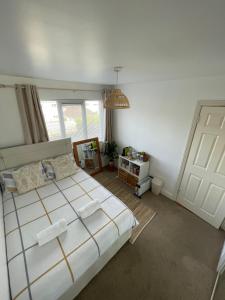 Postel nebo postele na pokoji v ubytování Private double room in Athy.