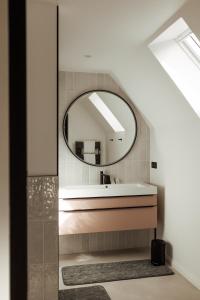 a bathroom with a sink and a mirror at L'Empreinte in Verzenay