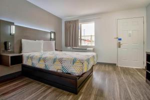 Postel nebo postele na pokoji v ubytování Motel 6-Richland, WA - Kennewick