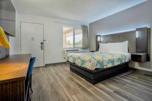 Postel nebo postele na pokoji v ubytování Motel 6-Richland, WA - Kennewick