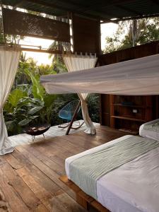 - une terrasse couverte avec 2 lits superposés dans l'établissement luzzul, à Nuquí