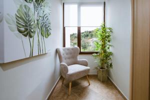 Część wypoczynkowa w obiekcie Erotokritos Deluxe Suite With Jacuzzi