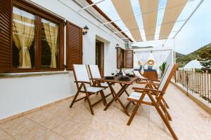 Balkon lub taras w obiekcie Erotokritos Deluxe Suite With Jacuzzi