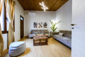 Część wypoczynkowa w obiekcie Erotokritos Deluxe Suite With Jacuzzi