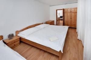 Posteľ alebo postele v izbe v ubytovaní Apartmany ZEA