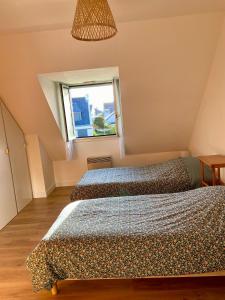 Postel nebo postele na pokoji v ubytování Maison Chapeau Saint Jacques - 400m de la plage