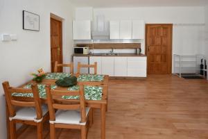 Kuchyňa alebo kuchynka v ubytovaní Apartmany ZEA