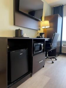 a room with a desk with a computer and a chair at Wingate by Wyndham Salisbury in Salisbury