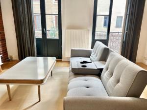 a living room with a couch and a coffee table at Centre ville Bruxelles/ Bruxelles City Center in Brussels