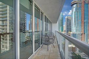 Φωτογραφία από το άλμπουμ του 2B2B w Water View - FREE Parking - Pool - Lux Spa στο Μαϊάμι