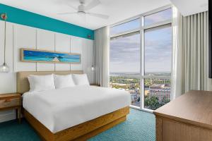 Giường trong phòng chung tại Margaritaville Vacation Club - Atlanta