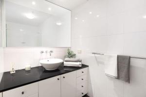 Foto de la galería de NEW! A Comfy & Stylish Apt Next to Darling Harbour en Sídney