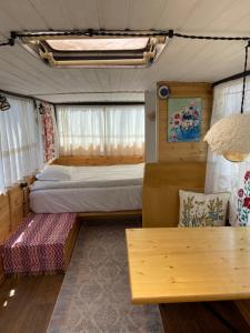 Postel nebo postele na pokoji v ubytování Crossway Camping