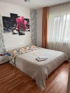 a bedroom with a bed with two towels on it at Medeea in Zalău