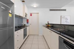 A kitchen or kitchenette at A Comfy 2BR Apt for 7 Next to Darling Harbour