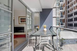Kép A Comfy 2BR Apt for 7 Next to Darling Harbour szállásáról Sydneyben a galériában