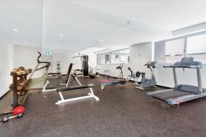 The fitness centre and/or fitness facilities at A Comfy 2BR Apt for 7 Next to Darling Harbour
