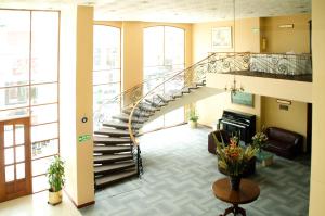 a lobby with a spiral staircase in a building at Hotel Dinastia Real in Duitama