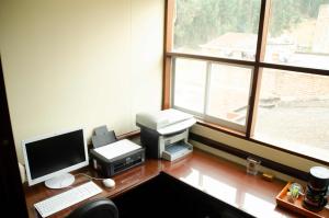an office with a desk with a computer and a printer at Hotel Dinastia Real in Duitama