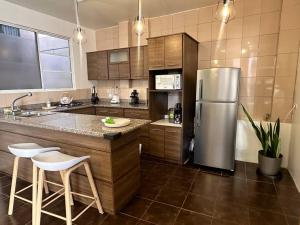 Kuchyň nebo kuchyňský kout v ubytování Alojamiento céntrico en Puyo