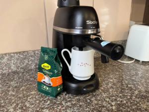 Příslušenství pro přípravu čaje a kávy v ubytování Alojamiento céntrico en Puyo + 25 fotografií