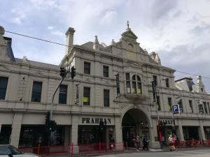 Kép A Stylish 2BR Apt in the Heart of Chapel Street szállásáról Melbourne-ben a galériában