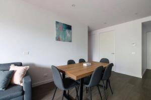 a dining room with a wooden table and chairs at A 3BR Apt Next to Melbourne Zoo FREE Parking in Melbourne