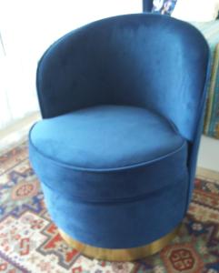 カンヌにあるlovely apartments with terraceの- ラグに座る青い椅子