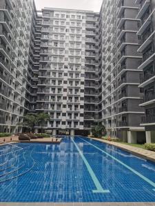 an empty swimming pool in front of a large apartment building at MOA Shore 3 tower 2 in Manila