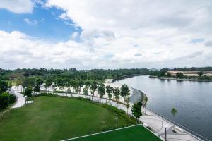 Výhled na řeku, která protéká v blízkosti apartmánu