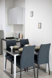 a dining table and chairs in a kitchen at Comfy 3BR Apt @ KSL Daya Near IKEA Tebrau Parking in Johor Bahru