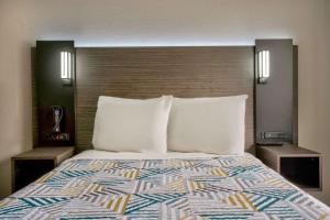 Postel nebo postele na pokoji v ubytování Motel 6-Richland, WA - Kennewick