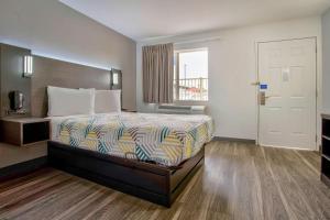 Postel nebo postele na pokoji v ubytování Motel 6-Richland, WA - Kennewick