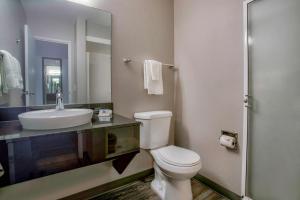 Koupelna v ubytování Motel 6-Richland, WA - Kennewick