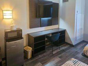 TV a/nebo společenská místnost v ubytování Motel 6 Sinton TX