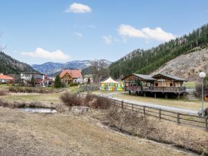 a park with a playground and a house at NRV Top 7 in Möderbrugg