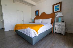 Postel nebo postele na pokoji v ubytování Edgewater Lodge
