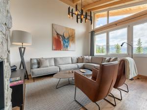 A seating area at Vista Lodge