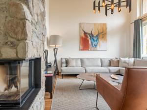 A seating area at Vista Lodge
