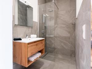 A bathroom at Vista Lodge