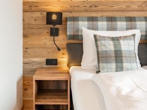 A bed or beds in a room at Vista Lodge