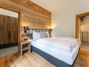 A bed or beds in a room at Vista Lodge